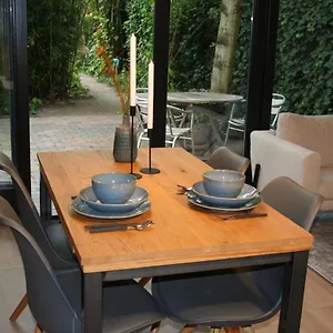 Bed & Breakfast Behind The Tree Hoofddorp